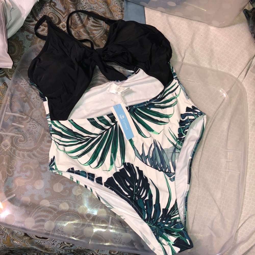 Brand new with tags cupshe one piece cut out bathing suit
